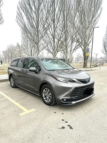 семи местный: Toyota Sienna: 2021 г., 2.5 л, Гибрид, Минивэн — 2