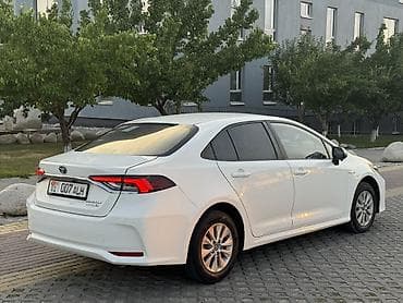 Toyota Corolla: 2019 г., 1.8 л, Вариатор, Гибрид, Седан — 3