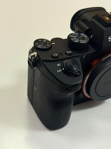 mount: Sony α7 III (ILCE‑7M3) — тушка E‑mount. Ключевые особенности: - — 4