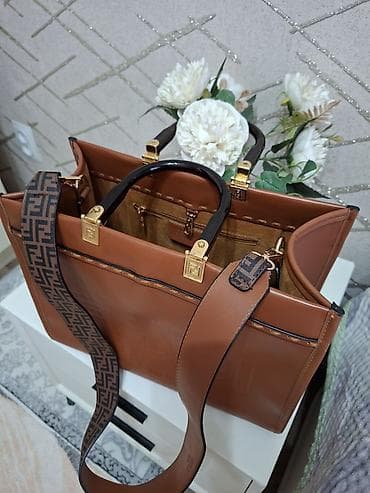Классическая сумка, Fendi, Италия, Материал: Натуральная кожа, Жёсткая конструкция, Женские, Новый