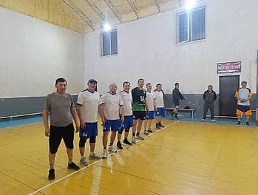 Любительская мужская волейбольная команда для товарищеских матчей и