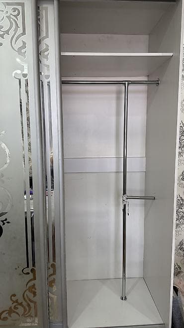 кийим салгыч шкаф: Продаётся вместительный шкаф-купе белого цвета. В хорошем состоянии — 3