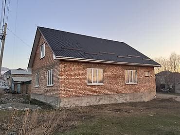 каретный двор: Продается кирпичный дом с мансардным этажом. Участок 4.5 сотых — 3