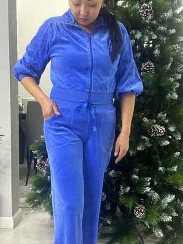 белая ночная сорочка: Велюровый костюм для отдыха. Pelican фирма — 1