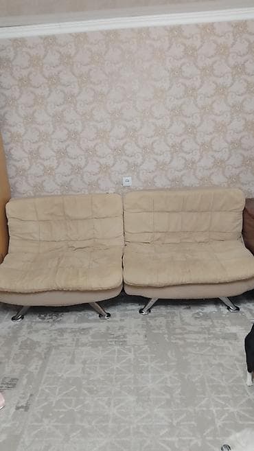 девань: Отдам даром диван,2 кресла,советский стол(книжка). Мебель б/у, есть — 3
