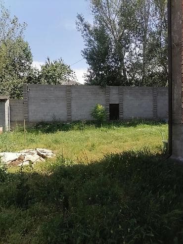 таунхаусы: В Бишкеке продаются 2 таунхауса, участок 10 соток, три этажа, площадь — 7