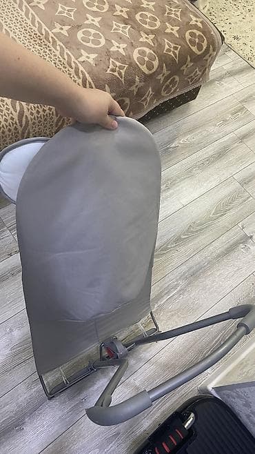 купить бу кресло качалку: Шезлонг в достаточно хорошем состоянии,лопнул немножко поролон,это не — 2