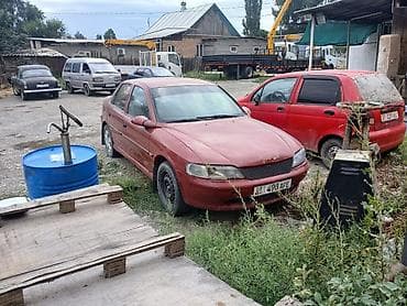 Opel Vectra: 2003 г., 1.6 л, Механика, Бензин, Седан