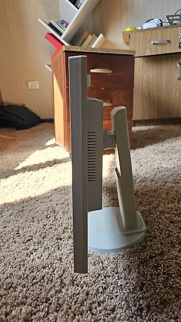 tab 5: Монитор, Samsung, Б/у, LCD, 18" - 19" — 2