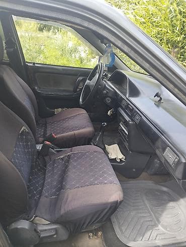Mazda 323: 1989 г., 1.5 л, Механика, Бензин, Седан — 5