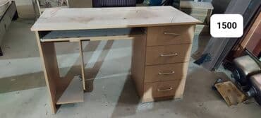 офис стол: Компьютердик үстөлү, Текчелери бар — 1