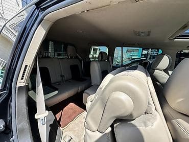 5 11: Toyota Land Cruiser 200, черный кузов, внедорожник 5‑дверный — 7