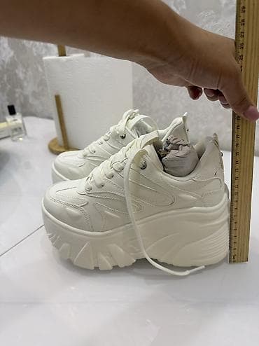 Личные вещи: Продаю новые кроссовки. 👟 Покупала в Турции. Ни разу не носились — 3