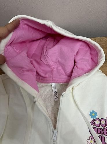 Толстовка шикарного качества, сидит очень красиво, ткань мягкая