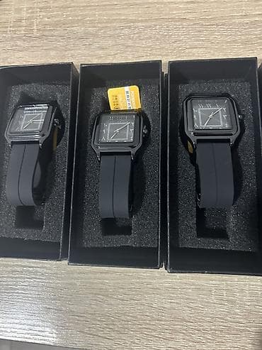 Наручные часы: Кварцевые наручные часы SABR, квадратный корпус. Особенности: - Два — 2