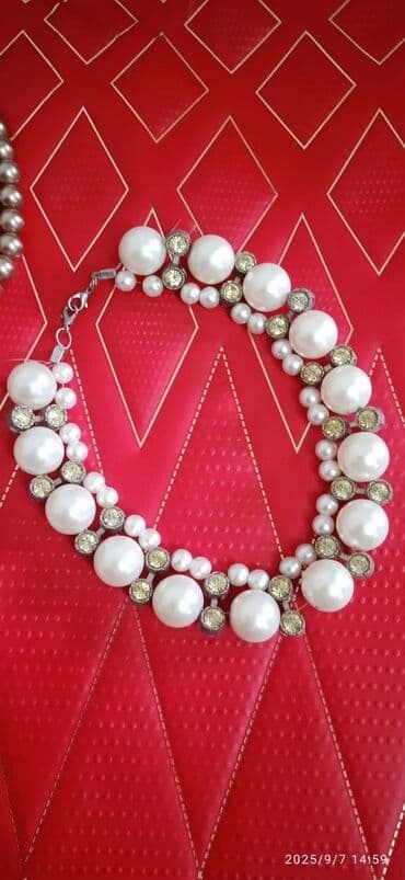 аксы 77: Украшения, цены разные-400, бусы-250. 
длинные-250, 
Колье 800 — 1