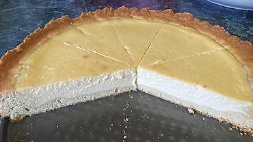 Чай, кофе, напитки: Сметанник пирог/сметанник домашнего приготовления. - Диаметр около — 4