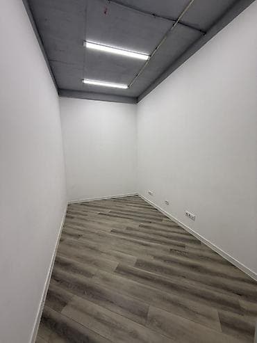 Коммерциялык кыймылсыз мүлктү ижарага берүү: Кеңселерди ижаралоо, 111 м², Турак комплексинде, Өзүнчө кире бериши менен — 6