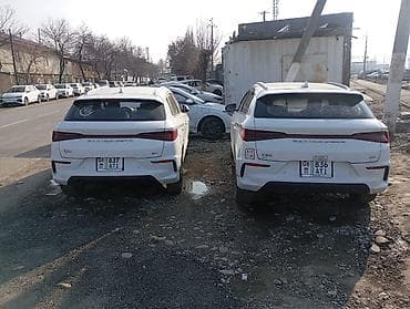 BYD: BYD E2: 2022 г., Автомат, Электромобиль, Кроссовер — 3