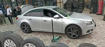 Chevrolet Cruze: 2010 г., 1.6 л, Механика, Бензин, Седан