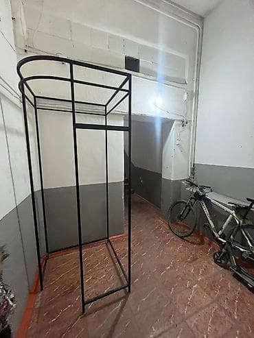 вешалка железная: Напольная металлическая стойка для одежды с верхней полкой - — 8