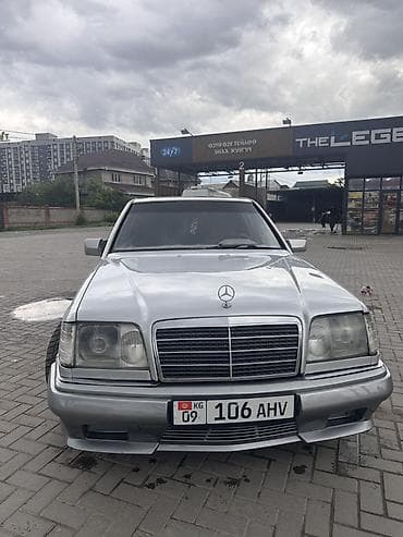 Mercedes-Benz W124: 1993 г., Седан