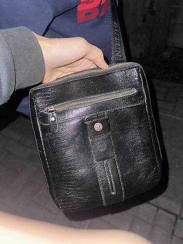 Аксессуары: Сумка через плечо BULLINI - Материал: черная экокожа с фактурой под — 4