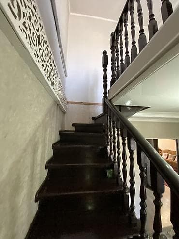 2х: 🏡 Продаётся 2-х этажный дом 📍Район: Ак-Орго ж/м 🏠 Этажность: 2 🛏 — 8