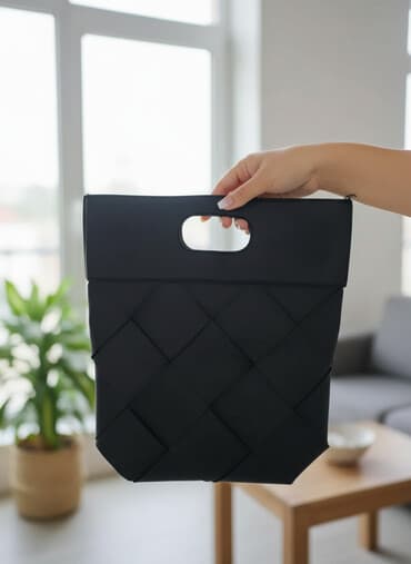 Сумка-чехол с прорезной ручкой, черная - Материал: гладкий