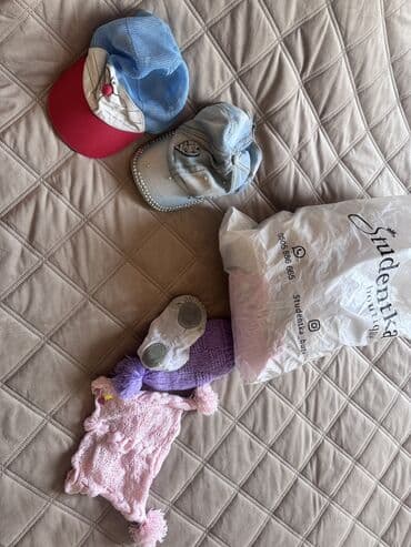 Отдаю пакет вещей для девочки от 2 до 4 лет . В пакете кепки шапки at lalafo.kg Отдаю пакет вещей для девочки от 2 до 4 лет . В пакете кепки шапки