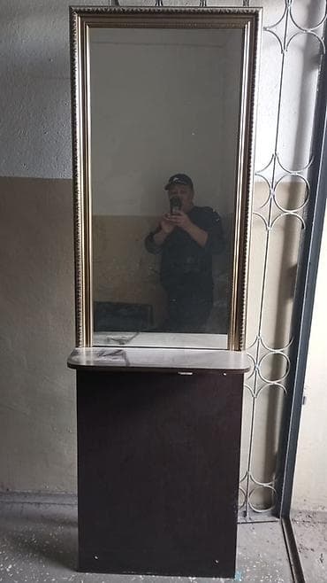 Зеркало с консолью - Большое вертикальное зеркало в резной раме