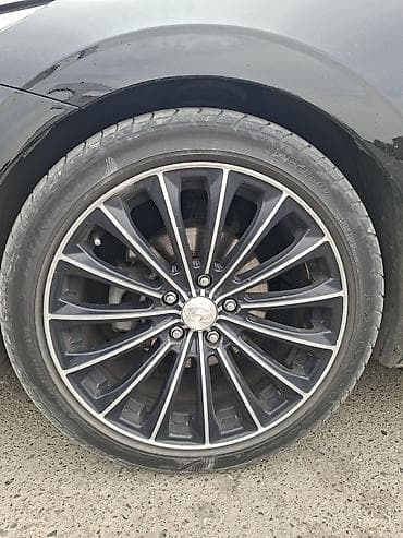 Литые диски Hyundai с шинами Dunlop - Размер дисков: ориентировочно