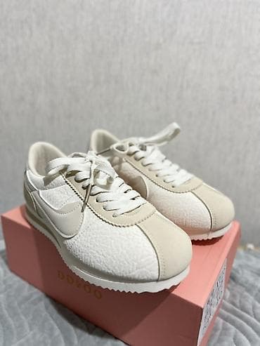 dd: Сегодня купила кроссовки, очень понравились 😍 Но, к сожалению, дома — 1