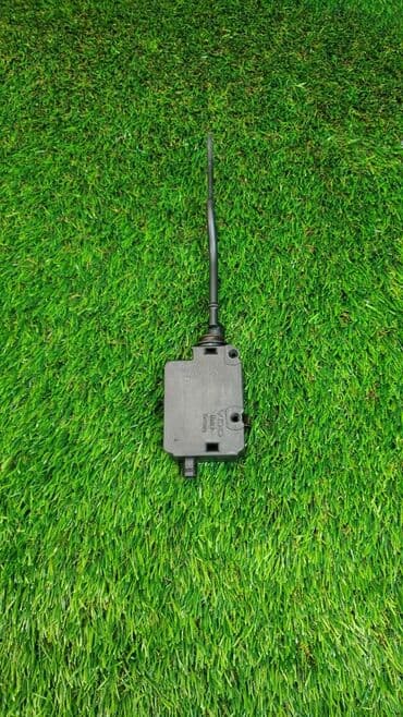 e46: Активатор замка крышки бензобака BMW 3 E46 Номер 8 372 240 Состояние — 3