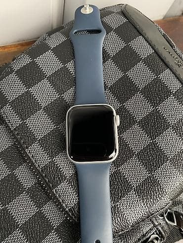 amazfit active: Apple Watch SE (2‑го поколения), модель MRE23LL/A, версия watchOS 26.4 — 1
