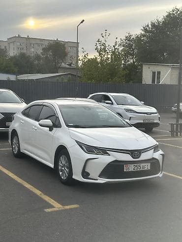 Унаа: Toyota Corolla: 2019 г., 1.8 л, Вариатор, Гибрид — 2