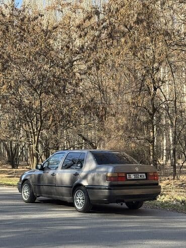 байкал м 1: Volkswagen Vento: 1993 г., 1.8 л, Механика, Бензиновая, Седан — 6