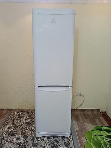 Холодильник Indesit, Б/у, Двухкамерный, De frost (капельный), 60 * 2 * 60