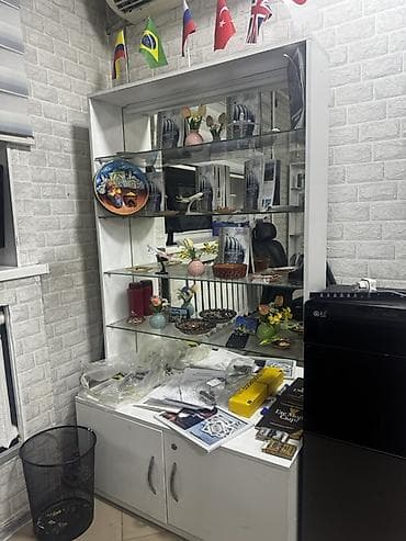 стеклянный полка: Витрина С зеркалом, 195 см * 85 см * 37 см — 1