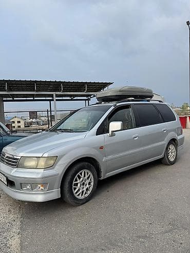 Mitsubishi Space Wagon: 2000 г., 2 л, Механика, Бензин, Универсал