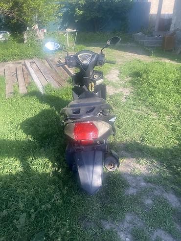 маленький мопед: Тип скутера 50 куб. см, Бензин — 3