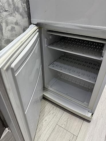 камера слежения: Холодильник Indesit, Б/у, Двухкамерный, 60 * 175 * — 3