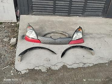 yaris: Тойота Ярис Версо 2001 год, фары по 2500, реснички 1500, решетка 5000 — 1