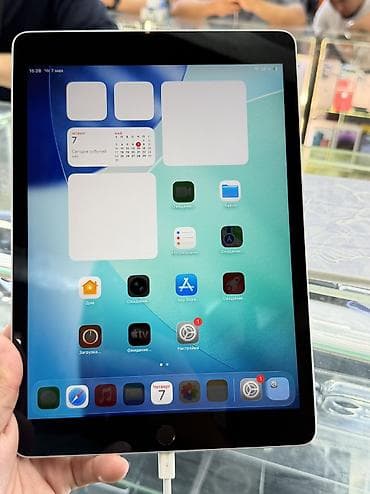 Планшеты: Планшет, Apple, память 64 ГБ, Wi-Fi, Б/у — 3