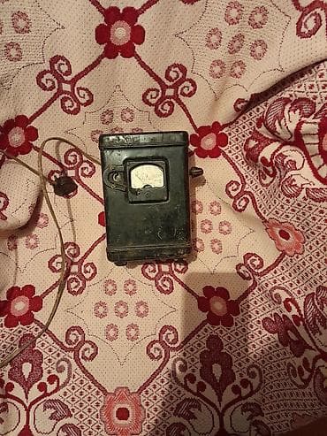 шкаф купе б: Набор винтажных и хозяйственных вещей: 1) Проводной дисковый телефон — 8