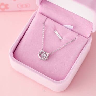 украшение шампанского для свадьбы: Кулон Hello Kitty в подарочном оформлении - Ювелирный подвес в форме — 2