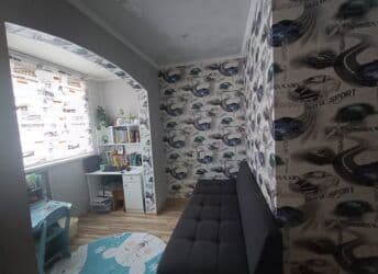 срочно продаётся 1 комнатная квартира в районе шлагбаум по улице кенсуйская 17: 2 комнаты, 57 м², 7 этаж — 13