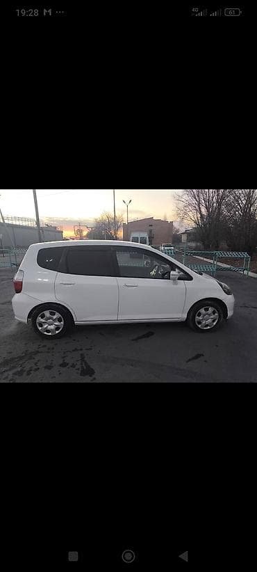 Продажа авто: Honda Fit: 2004 г., 1.3 л, Вариатор, Бензин, Хэтчбэк — 2