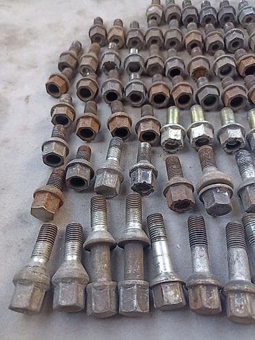 метиз 1: Болты на Мерседес-Бенс оригинал цена за штуку 100с — 4