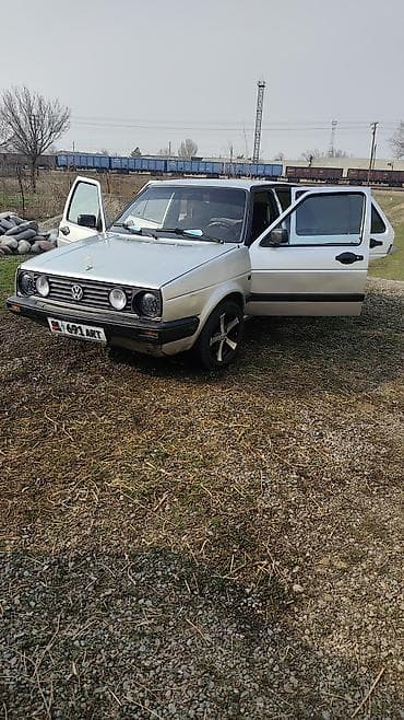 один владелиц: Volkswagen Golf: 1988 г., 1.8 л, Ручные, Бензин, Седан — 4
